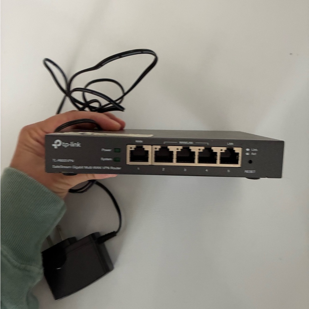TP-Link Gray Wired Router with 5 Ethernet Ports